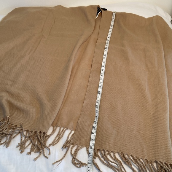 Forever 21 woven shawl camel M/L - Picture 10 of 10